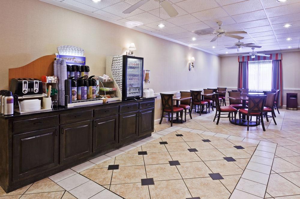 Holiday Inn Express Hotel & Suites Manchester Conference Center By Ihg Екстер'єр фото