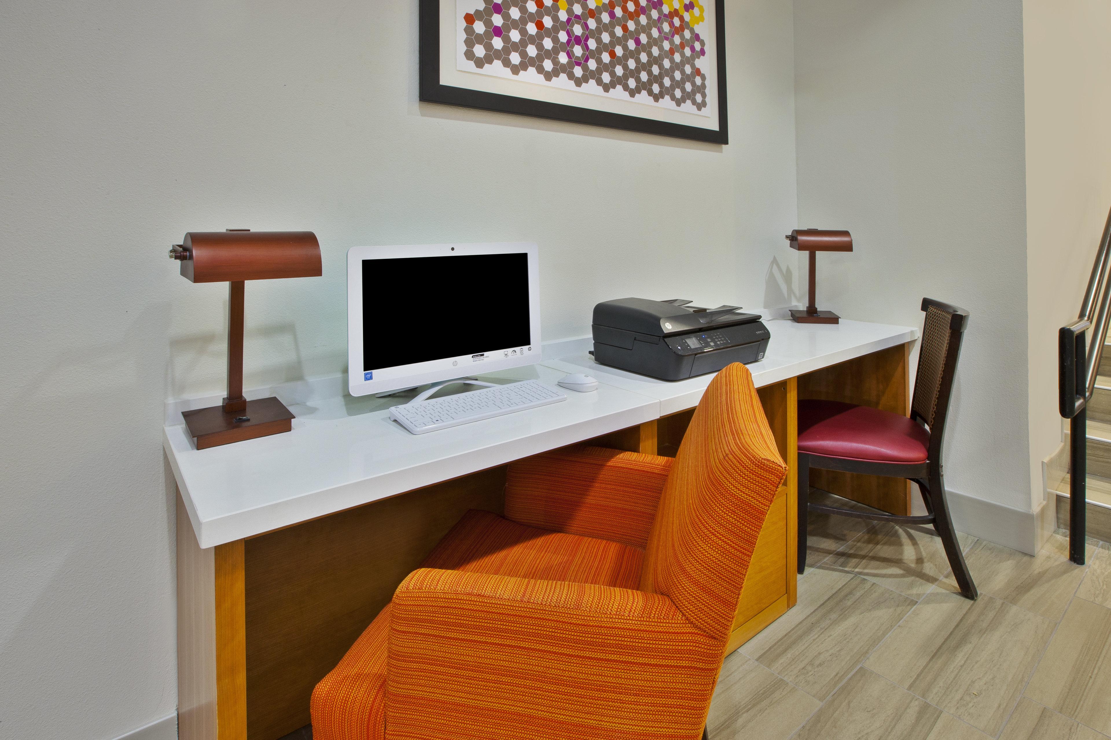 Holiday Inn Express Hotel & Suites Manchester Conference Center By Ihg Екстер'єр фото