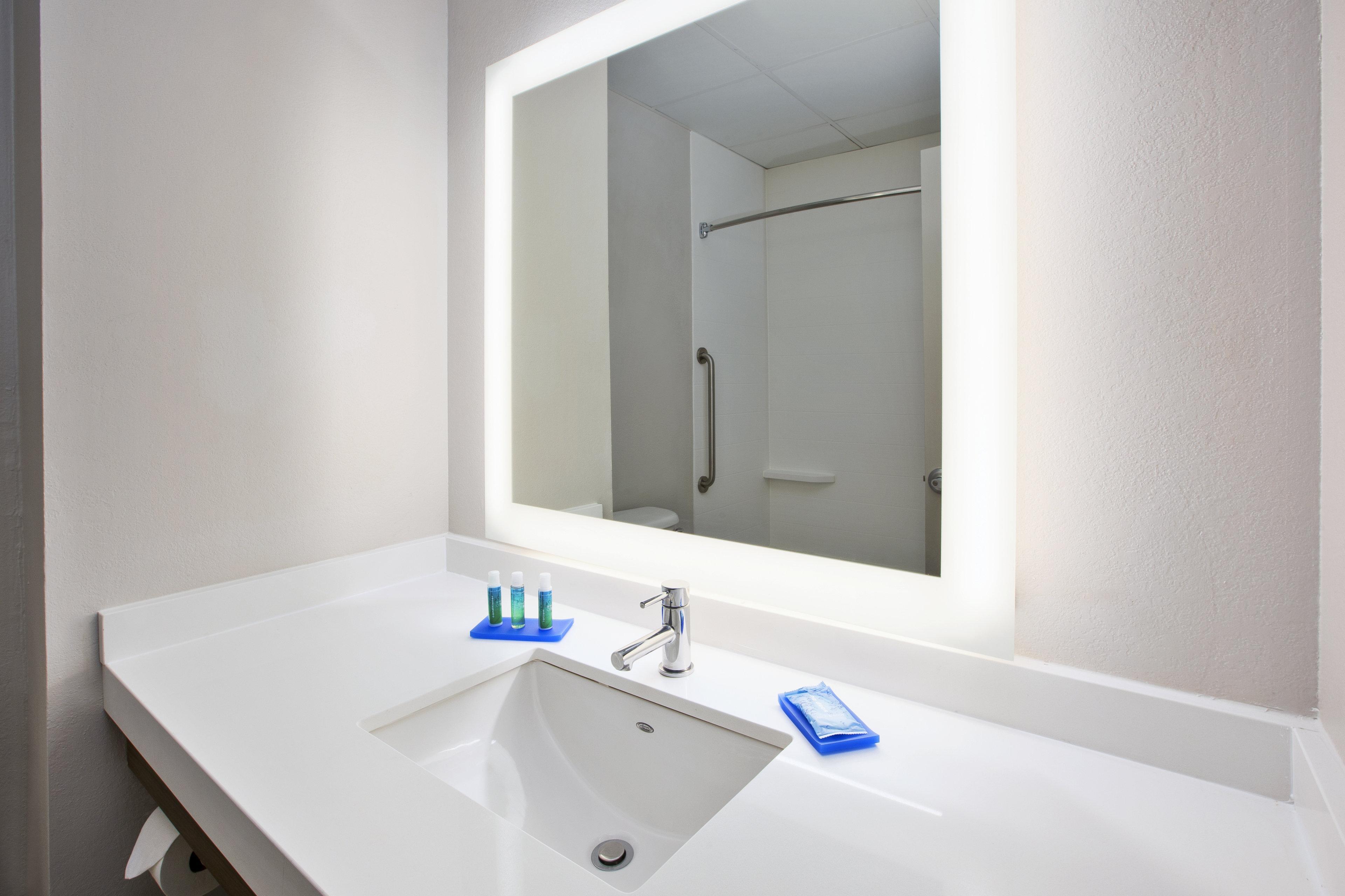 Holiday Inn Express Hotel & Suites Manchester Conference Center By Ihg Екстер'єр фото